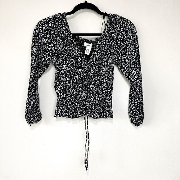 Japna Tops - NWT Japna Black & White Floral Drawstring Crop Top